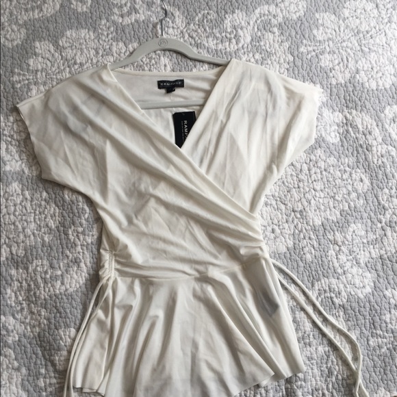 Beautiful white top -NWT - Picture 6 of 8